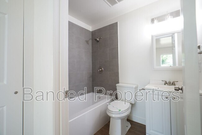 Building Photo - 376 W 700 N
