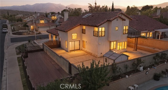 Building Photo - 325 Rainbow Terrace