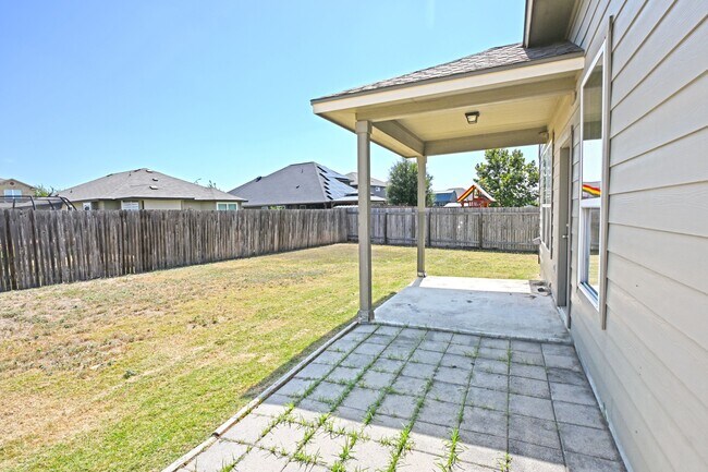 Building Photo - 2231 Hawk Dr