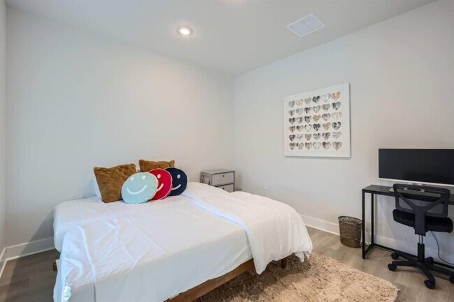 Building Photo - 7700 Ella Lee Ln