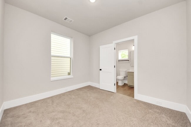 Building Photo - 783 Mansfield St