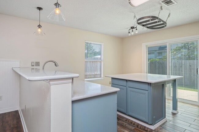 Building Photo - 7648 Chablis Cir