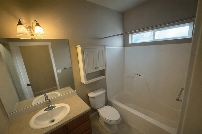 Building Photo - Charming 3-Bedroom Home in NE Bend, Oregon - PENDING APPLICATION