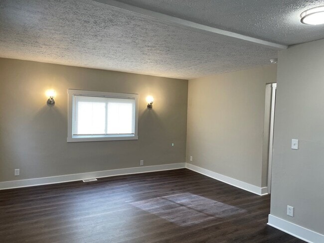 Building Photo - 1878 Sequoia St