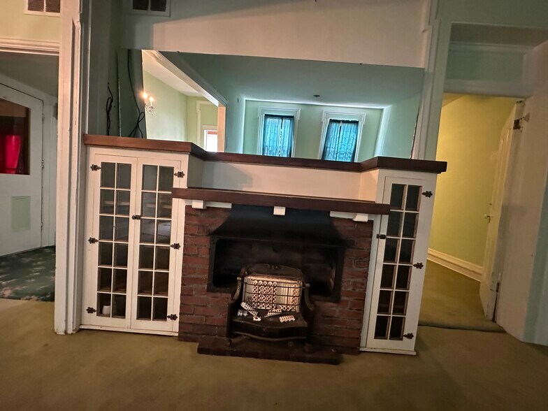 Living room mantle - 926 Diamond Park