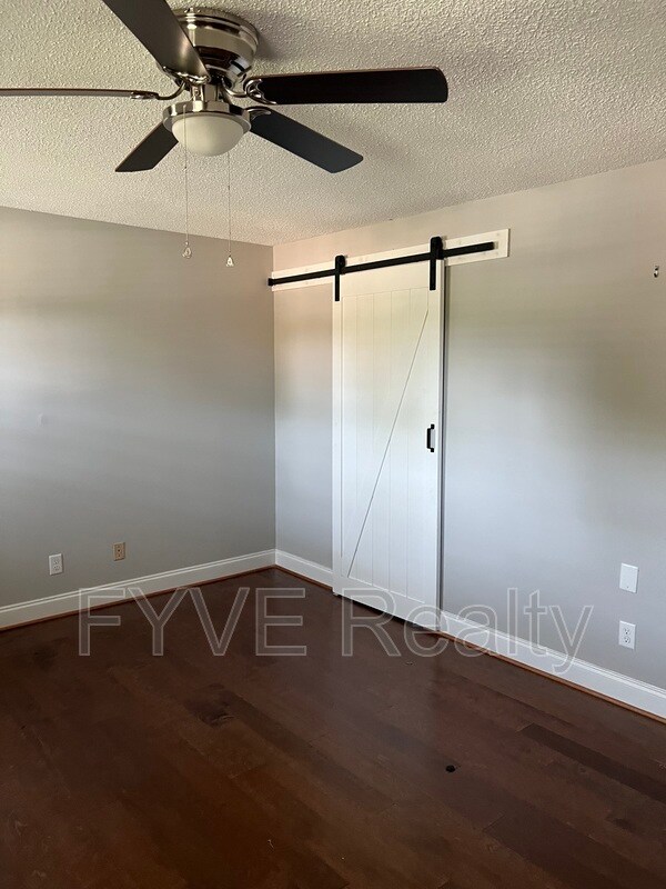 Building Photo - 7914 Gleason Dr