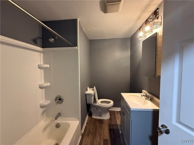 Building Photo - 221.5 Lakeview Ave