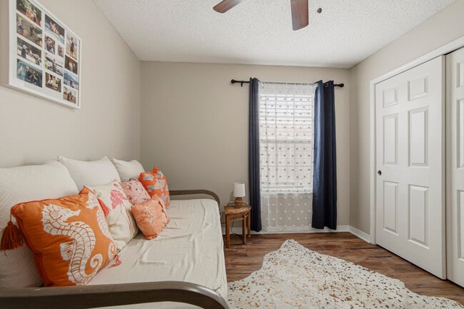Building Photo - 855 Mande Ct