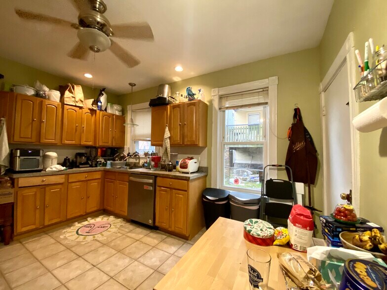 Building Photo - 83 Wensley St