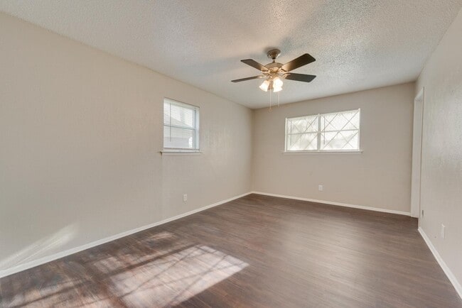 Building Photo - 5304 Susan Lee Ln