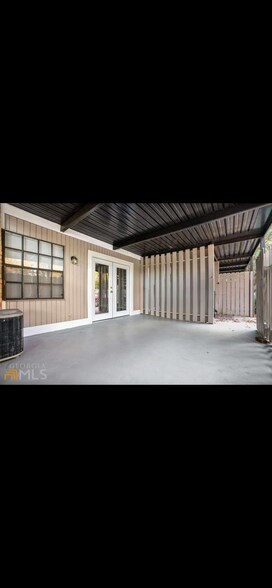 Building Photo - 325 Winding River Dr