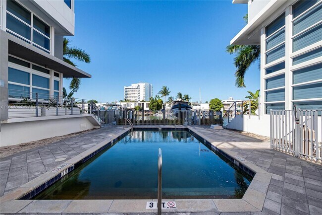 Building Photo - 31 N Shore Dr