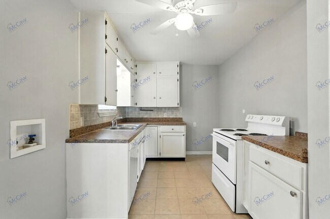 Building Photo - 1520 Hilltop Dr