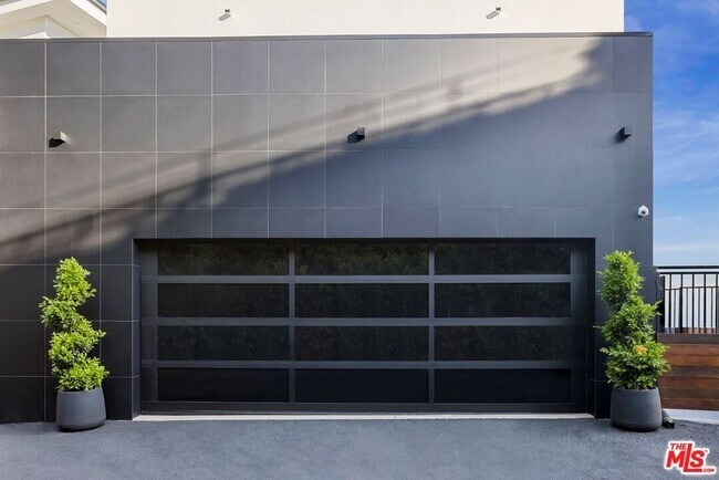 Building Photo - 9270 Kinglet Dr