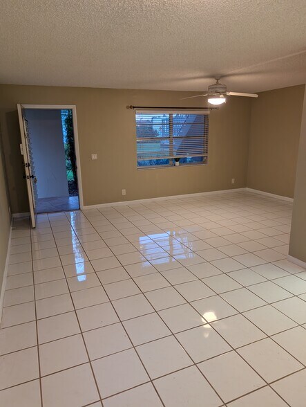 Building Photo - 839 Normandy R