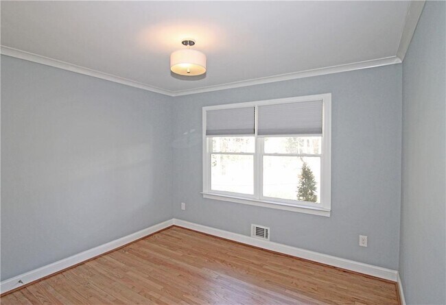 Building Photo - 1131 Milmar Dr NW