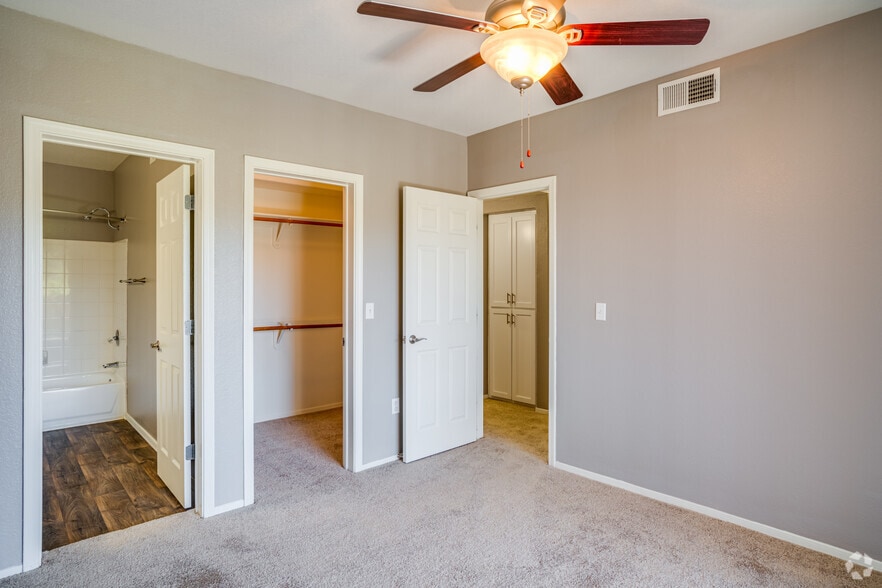 2 BR, 2 BA - 1,048SF UPGRADED - The Legends at La Paloma