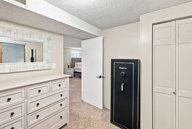 Building Photo - Beautiful 4BED/2BA Tri-Level Home in Widefield Country Club Heights