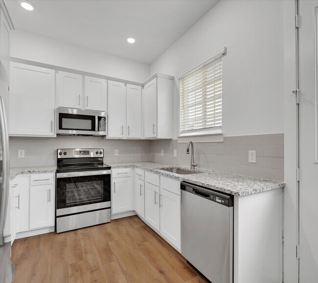 Building Photo - 2703 Rockhill Rd