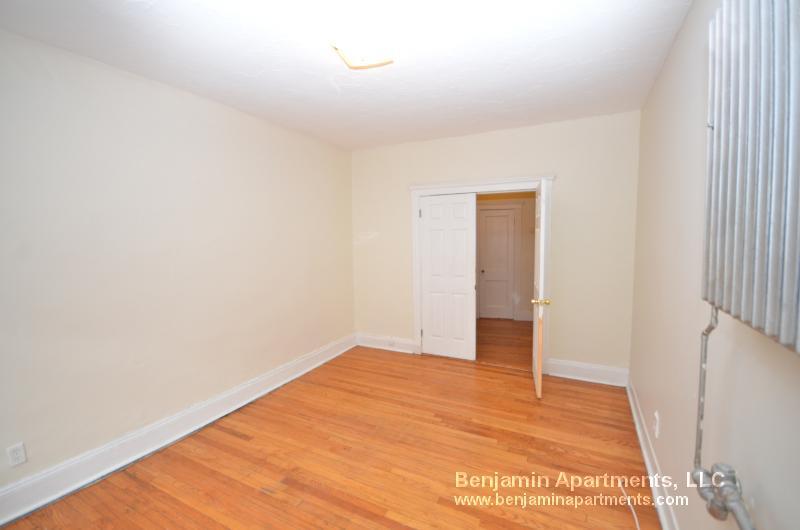 Building Photo - 127 Sutherland Rd