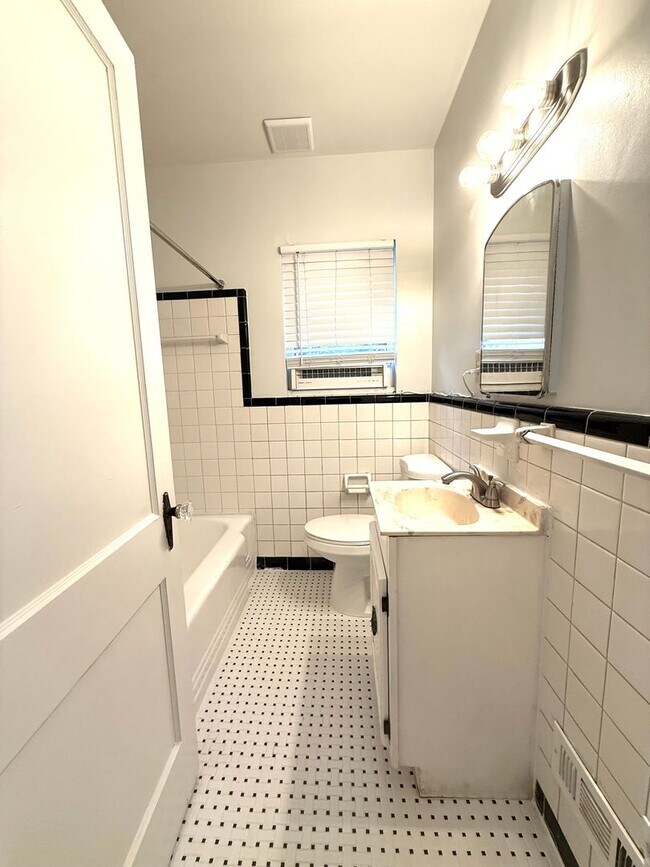 Building Photo - Renovated Emory Grove Home - Ready to Rent