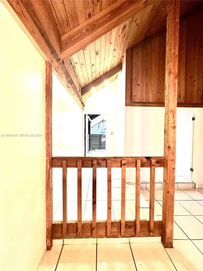 Building Photo - 497 N University Dr