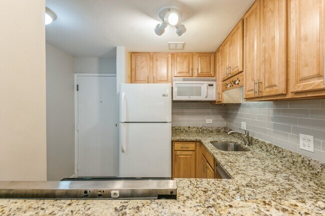 Building Photo - 310 Lathrop Ave