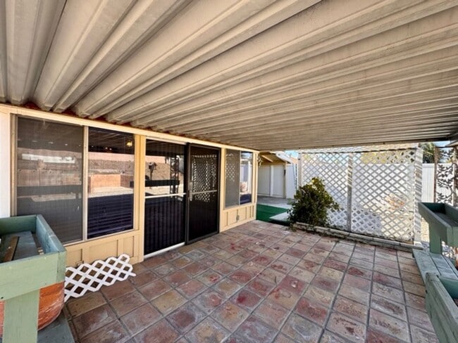 Building Photo - 55+ 2 bedroom 2 bathroom Sun City home for LEASE!