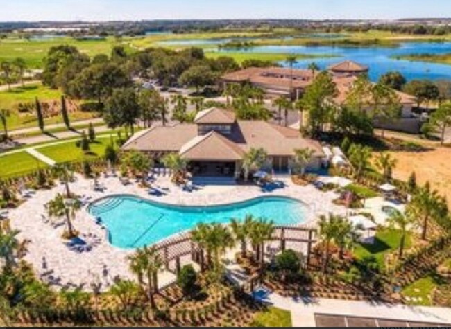 Building Photo - 3 BED 2.5 BATH TOWNHOME IN THE VISTAS AT C...