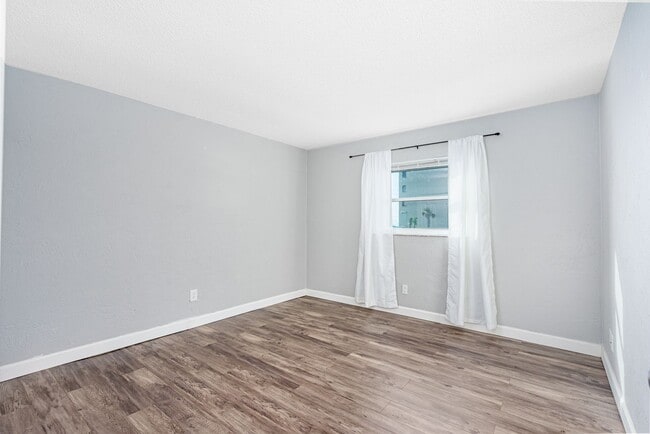 Building Photo - 2 Bedroom, 2 Bath with 2nd Floor Ocean Views!