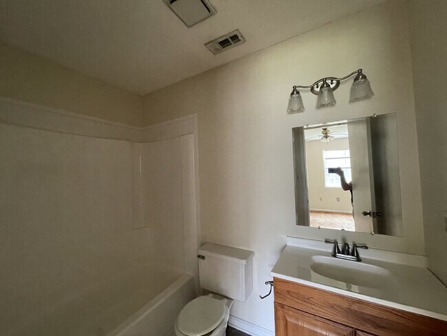 Building Photo - Townhouse For Rent