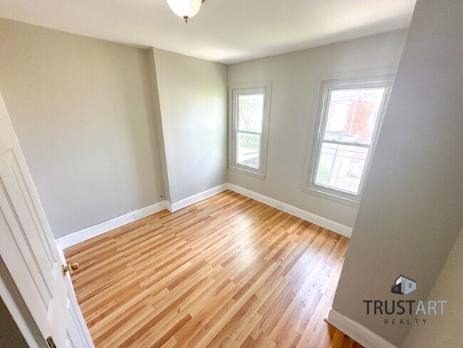 Building Photo - 3 Bedroom townhome in Mantua, Philadelphia!