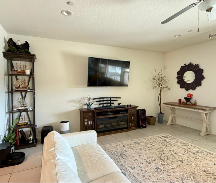 Building Photo - 2093 Cortner St