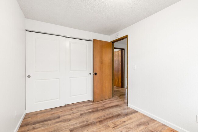 Building Photo - 705-707 N Sumner St.