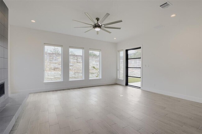 Building Photo - 7 Denbury Glen