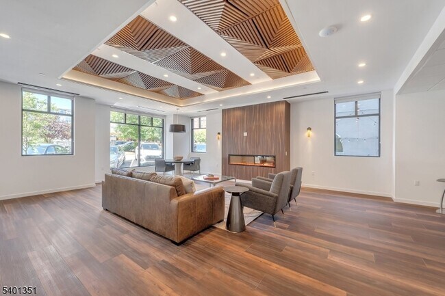 Building Photo - 22 Schuyler Pl