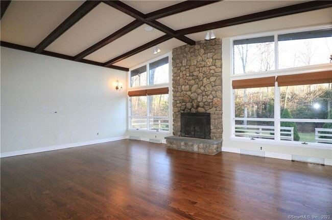 Building Photo - 950 Rock Rimmon Rd