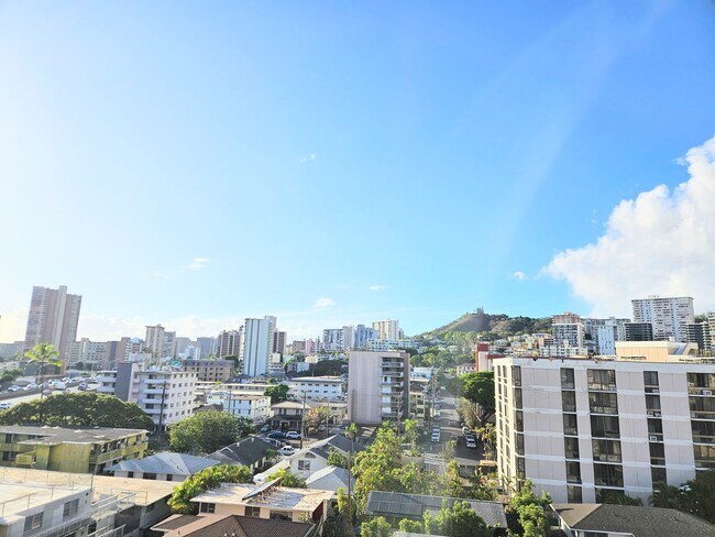 Building Photo - Maikiki Studio, 1 Parking Condominium in the Luna-Liho Towers Close to Punahou School