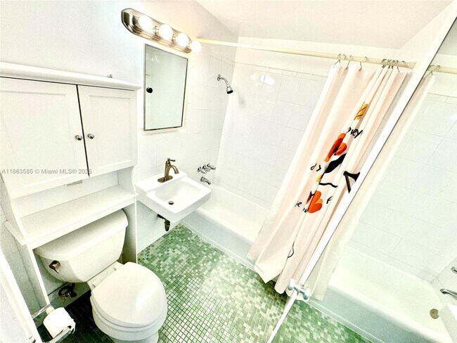 Building Photo - 1430 Brickell Bay Dr
