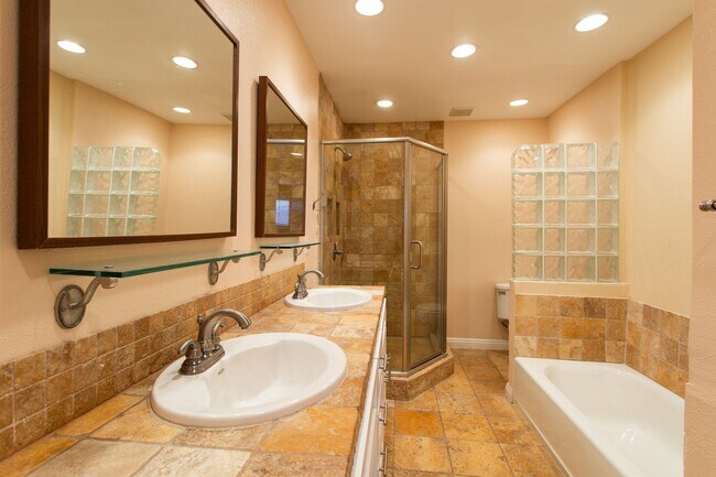 Building Photo - Updated West Hollywood Condo