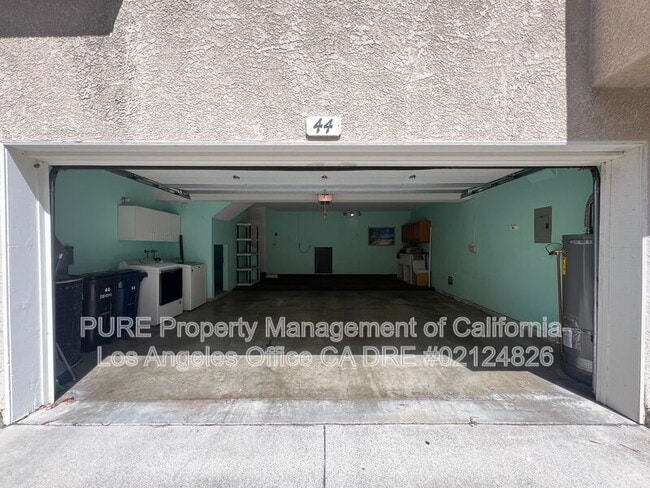 Building Photo - 2300 Maple Ave