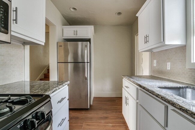 Building Photo - Charming Updated 1-Bedroom Home in Great L...