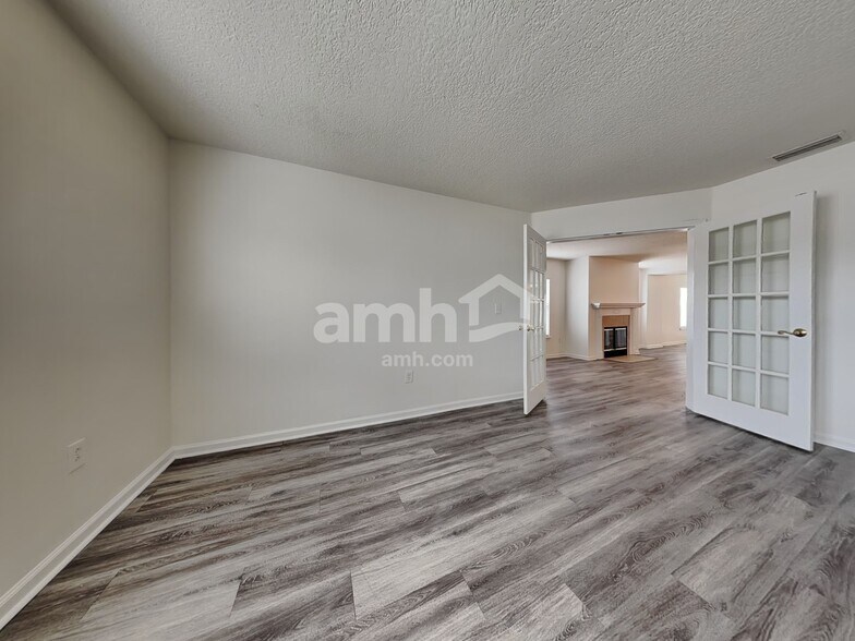 Building Photo - 76163 Long Pond Loop