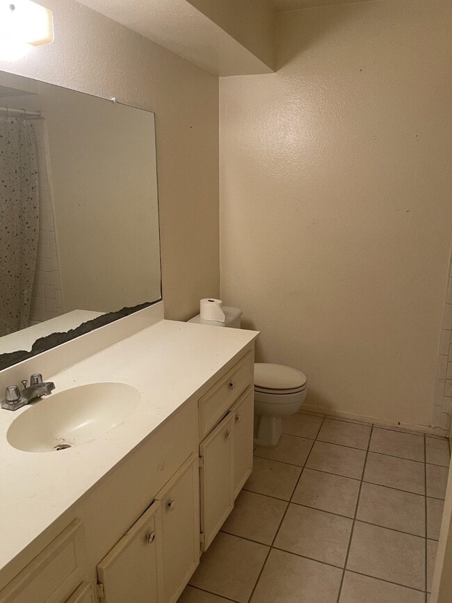Building Photo - 708 Carol Lynn Dr