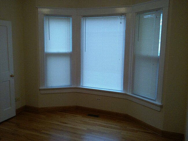 Building Photo - 407 S Hough St