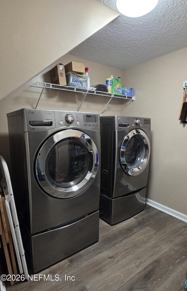 Building Photo - 86088 Meadowridge Ct