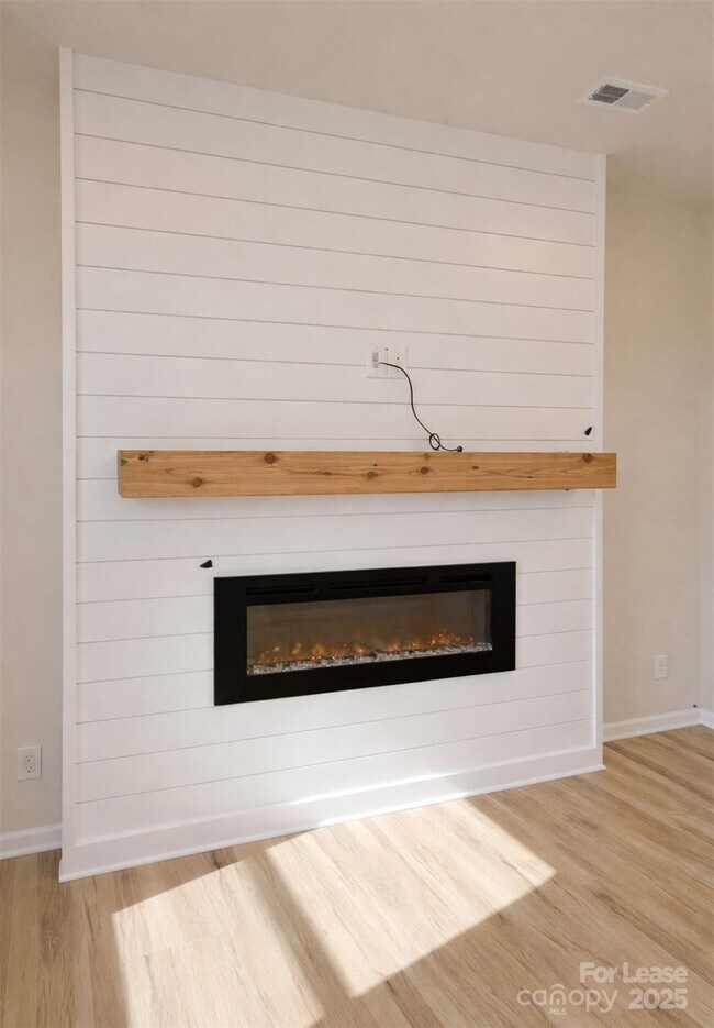 Building Photo - 5015 Weddington Rd