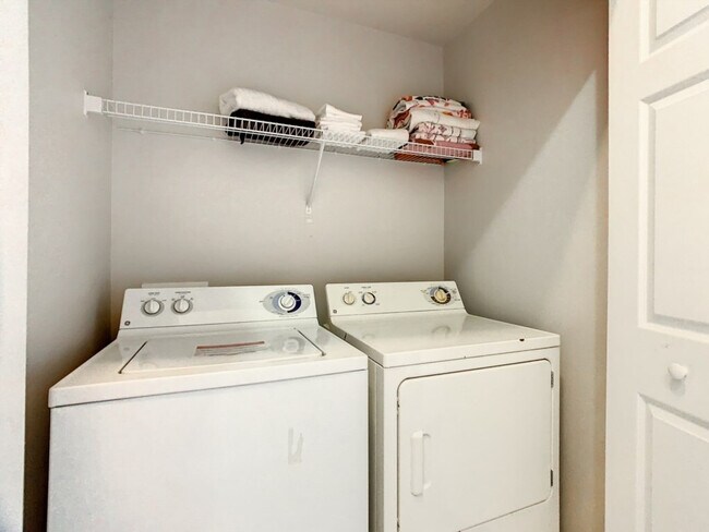 Building Photo - 2314 Silver Palm Dr