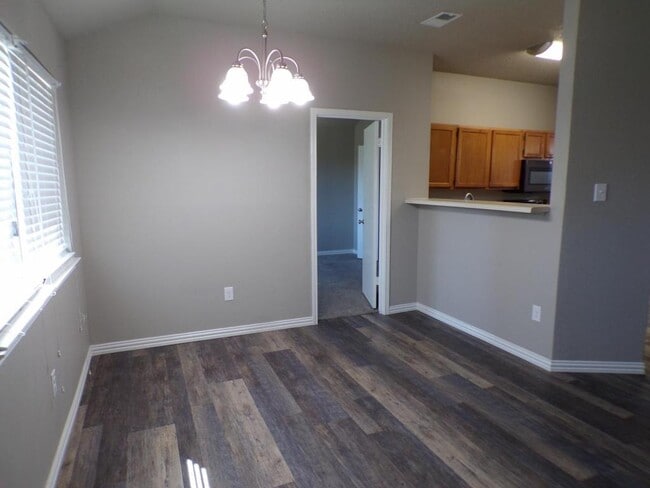 Building Photo - 5006 Parkwood Dr