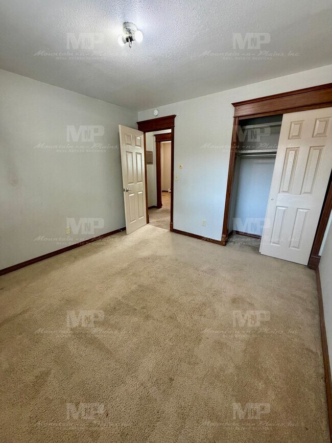 Building Photo - 1628 Azalea Dr